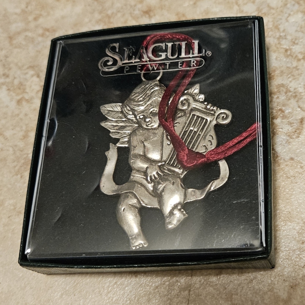 Cherub angel with harp solid pewter ornament, NWOT.
